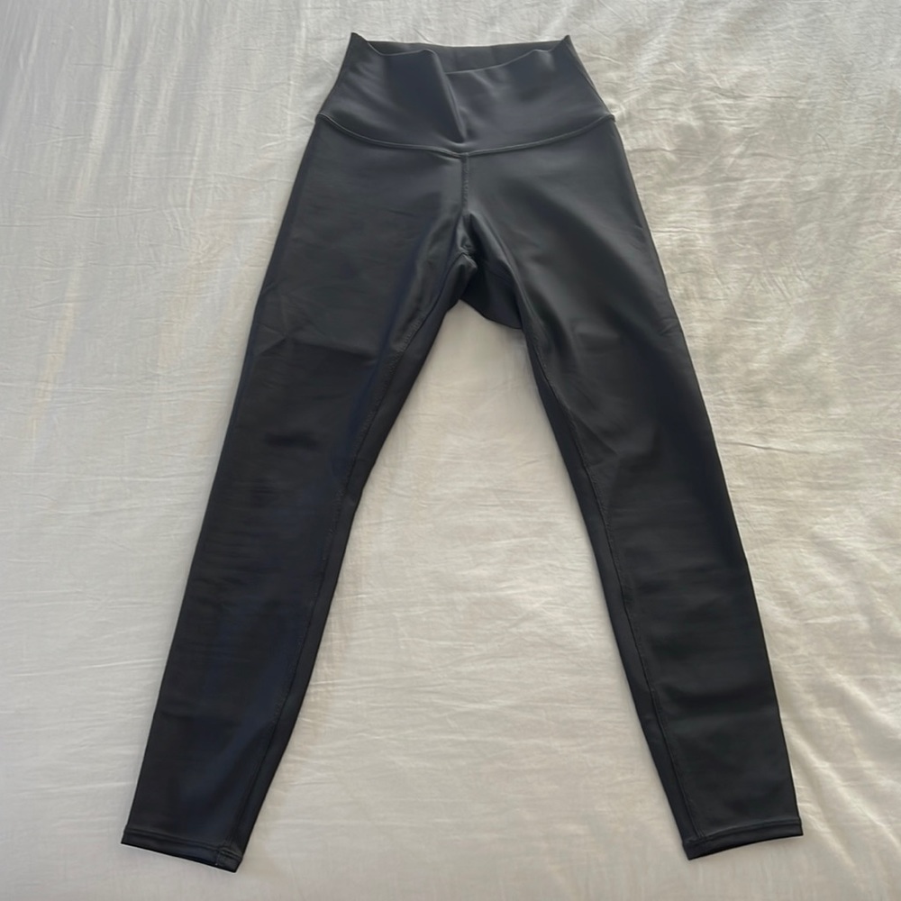 Alo Airlift 7/8 legging in Anthricite